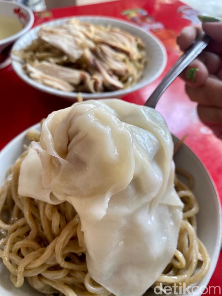 Gurih Alami Bakmi Ayam Kampung Racikan Pak Ahok, Pakai Kaldu Murni