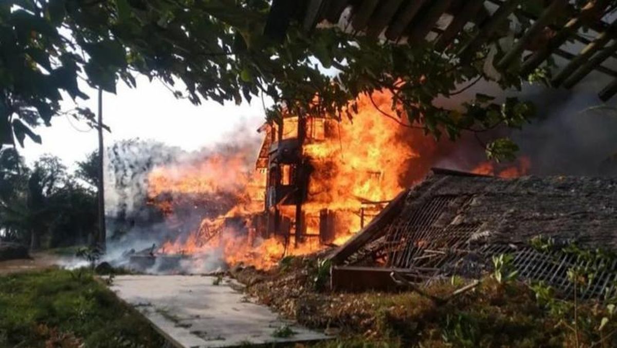 Hotel Terbengkalai di Pantai Carita Terbakar Diduga Akibat ODGJ