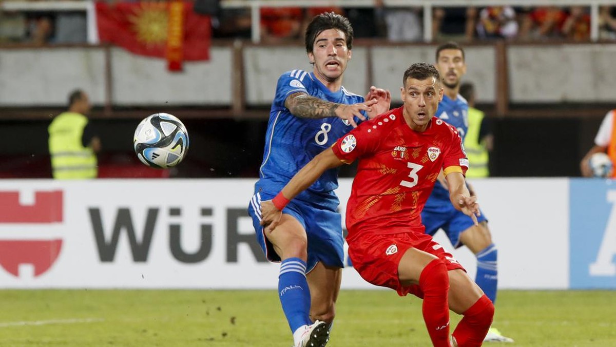 Italia diredam Makedonia Utara. (Foto: AP/Boris Grdanoski)