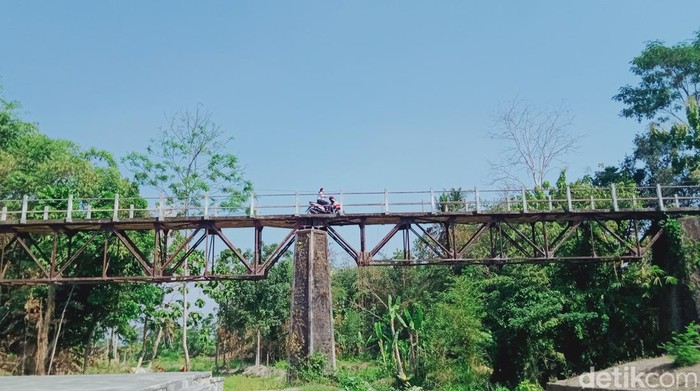 Jembatan bekas rel lori di Desa Mranggen, Kecamatan Jatinom, Klaten.