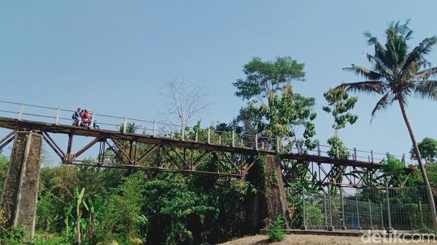 Jembatan bekas rel lori di Desa Mranggen, Kecamatan Jatinom, Klaten.