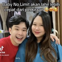 Melalui akun Instagram pribadinya Sisca Kohl dan Jess No Limit mengumumkan kabar bahagia kelahiran putri pertama mereka. Sebelumnya pasangan tersebut memang sudah mengatakan jika anak pertama mereka akan lahir lebih cepat dari perkiraan. Foto: Instagram/@jessnolimit