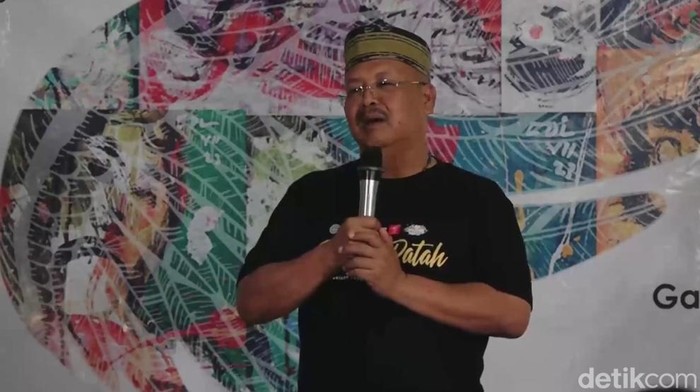 Kasespim Lemdiklat Polri Irjen Chryshnanda Dwi Laksana menginisiasi pameran karikatur menyambut tahun politik 2024 di Surabaya. (Istimewa)