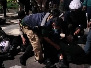 Pemotor Diduga Mabuk di Surabaya Tabrak Polisi dan Wartawan