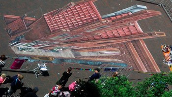 Ketika dilihat dari sisi yang lain. Banyak orang mengaguminya. Foto: mymodernmet  