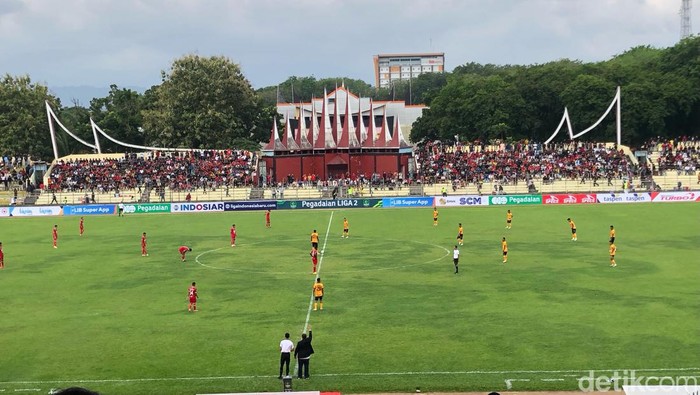 Laga Semen Padang FC vs PSDS Deli Serdang. (Foto: M. Afdal Afrianto).