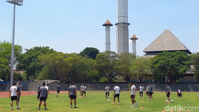 Latihan Timnas Indonesia U23, di Stadion Sriwedari, Kota Solo, Minggu (10/9/2023).