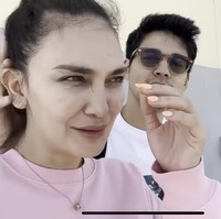 Video momen perjalanan Luna Maya dan Maxime Bouttier selama di Maroko itu diunggah ke akun YouTube pribadi milik Luna Maya. Tampaknya kini pasangan baru itu sudah tak malu-malu lagi memamerkan kebersamaan mereka. Foto: YouTube/Luna Maya