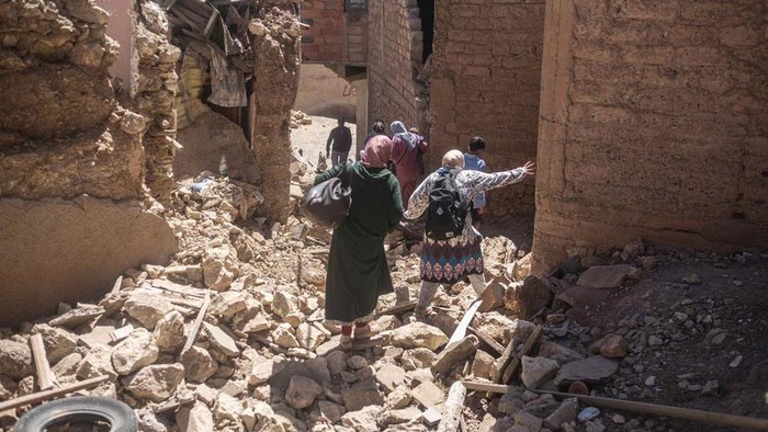 Melihat Kerusakan Gempa Bumi Maroko yang Tewaskan Ribuan Orang A home sits damaged from an earthquake in Ijjoukak village, near Marrakech, Morocco, Saturday, Sept. 9, 2023. A rare, powerful earthquake struck Morocco late Friday night, killing more than 1000 people and damaging buildings from villages in the Atlas Mountains to the historic city of Marrakech. (AP Photo/Mosa'ab Elshamy)