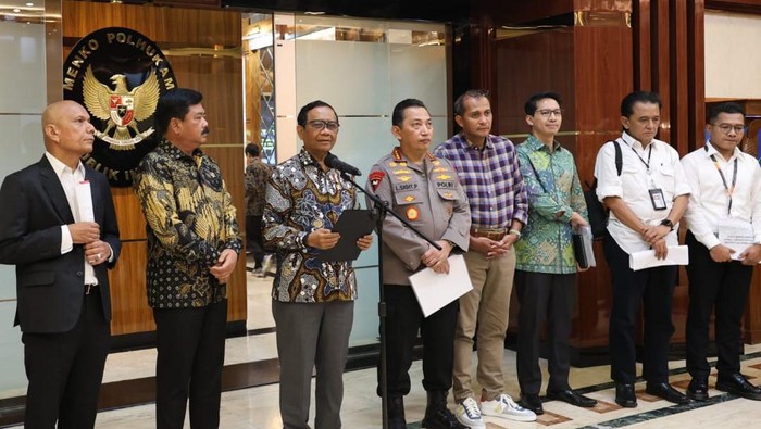 Menteri ATR, Hadi Tjahjanto, Menko Polhukam Mahfud Md, Kapolri Jenderal Listyo Sigit Prabowo.
