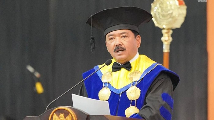 Menteri ATR/BPN Hadi Tjahjanto menghadiri wisuda Program Diploma IV Pertanahan serta Program Diploma I Pengukuran dan Pemetaan Kadastral STPN, Jumat (8/9/2023).