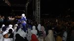 Momen Putri Zulhas dan Puluhan Ribu Warga Ikuti Lampung Berselawat