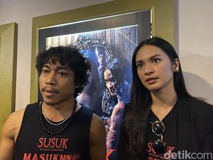 Atraksi Aing Maung Muhammad Khan Hibur Penonton Film Susuk Kutukan Kecantikan di Sukabumi