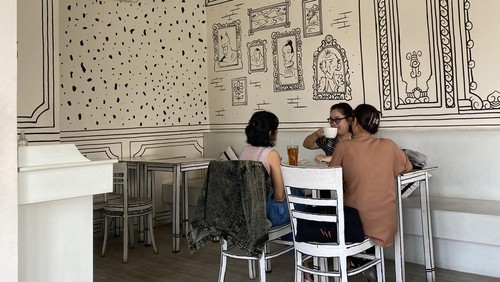 Noir Cafe di Denpasar, Bali, hadir dengan konsep dua dimensi (2D). Pengunjung pun akan merasa seperti masuk ke dunia kartun saat memasuki kafe tersebut.