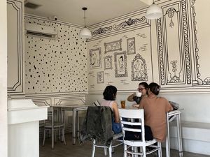 Unik, Noir Cafe Tawarkan Sensasi Masuk ke Dunia Kartun