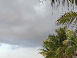 Foto: Pantai Kawona memiliki hamparan pasir putih yang cukup bersih. (Yufengki Bria/detikBali)