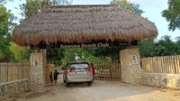 Foto: Tiket masuk Pantai Kawona untuk mobil dipatok Rp 10.000 sedangkan sepeda motor Rp 5.000. (Yufengki Bria/detikBali).