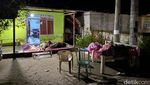 Potret Warga Tidur di Luar Rumah Pascagempa M 6,3 di Donggala Sulteng