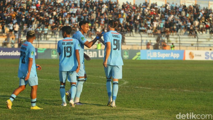 Pembukaan Liga 2 2023/2023 digelar di Stadion Surajaya Lamongan. Tepat sebelum laga Persela vs Persijap.