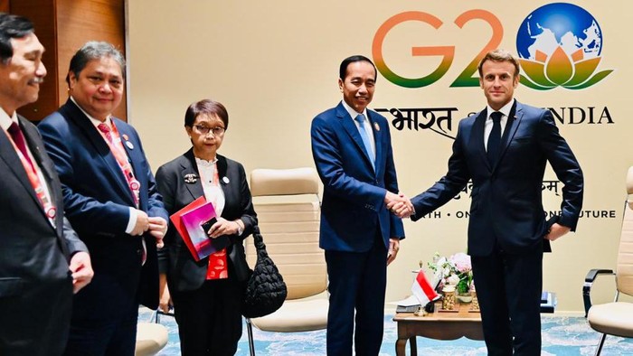 Presiden Jokowi bertemu Presiden Prancis Emmanuel Macron di sela-sela gelaran G20 India.