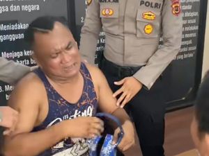 Pria Badan Kekar Ini Mewek di Kantor Polisi Gegara Ayam Hilang