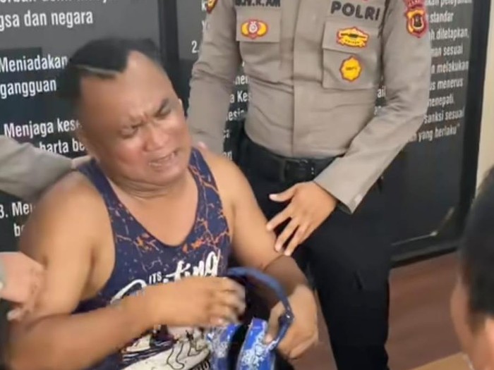 Pria berbadan kekar lapor kehilangan ayam di Tebo.