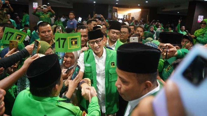 Sandiaga Salahuddin Uno menyapa PPP Sumatera Barat di Hotel Kyriad Bumi Minang, Kota Padang, Sumatera Barat. Sandia juga bica soal peluang jadi Bacawapres.