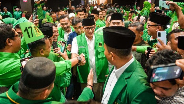 Sandiaga Salahuddin Uno menyapa PPP Sumatera Barat di Hotel Kyriad Bumi Minang, Kota Padang, Sumatera Barat. Sandia juga bica soal peluang jadi Bacawapres.