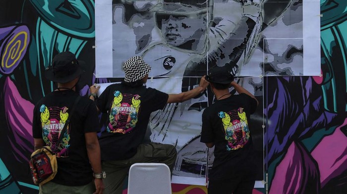 The Epicentrum Art Festival digelar  di Kabupaten Tangerang, Banten. Seniman mural dan grafiti dari Malaysia, Ukraina, Thailand, Filipina dan Korea Selatan turut hadir.