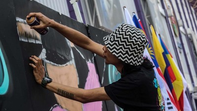 Seniman Mural Internasional Unjuk Aksi di Tangerang