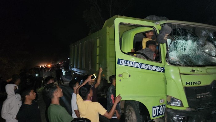 Sopir truk di Konawe Selatan diamuk massa.