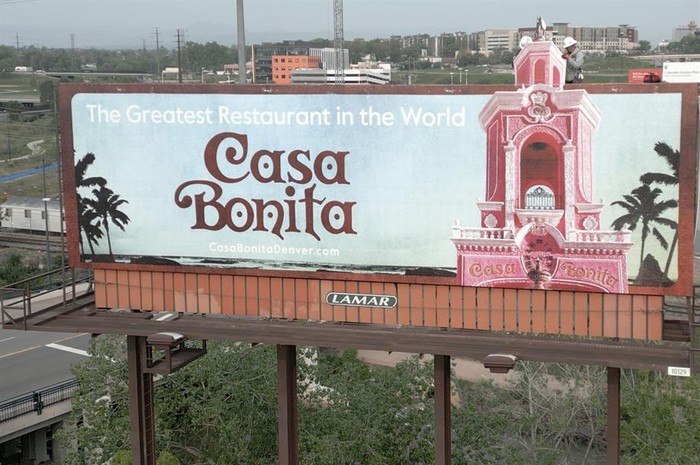 Suasana Restoran Serba Pink ‘Casa Bonita’ yang Hampir Gulung Tikar