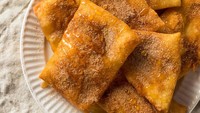 Salah satu menu andalan di sini adalah Sopapillas. Berupa tacos dan burrtitos disii dengan carnitas dan kacang-kacangan, dan salad lezat. Foto: lovefood.com