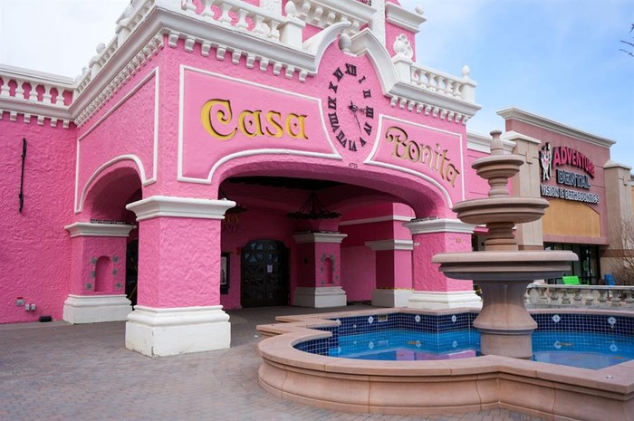 Suasana Restoran Serba Pink ‘Casa Bonita’ yang Hampir Gulung Tikar Suasana Restoran Serba Pink ‘Casa Bonita’ yang Hampir Gulung Tikar