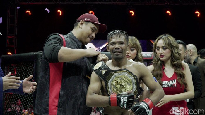 Atlet Martial Mixed Arts Suwardi kembali menjadi juara di kelas terbang di One Pride MMA 72. Ini membuktikan Suwardi tak sekadar jago bercocok tanam sebagai petani.
