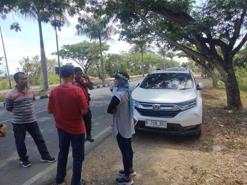 Tabrakan maut yang melibatkan mobil istri Gubernur NTB Zulkieflimansyah di Jalan Bypass tepat di Dusun Dasan Tuan atau Sulin Desa Labulia, Kecamatan Jonggat, Lombok Tengah, Sabtu (9/9/2023). (dokumentasi warga)