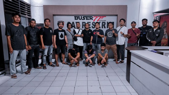Tiga pelaku pembacokan pemuda di Kendari digelandang ke Polresta Kendari.