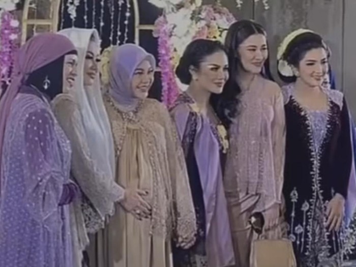 Aaliyah Massaid dan Reza Artamevia kenalan dengan ibunda Thariq Halilintar.