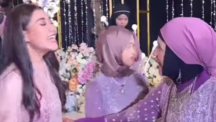 Aaliyah Massaid dan Reza Artamevia kenalan dengan ibunda Thariq Halilintar.