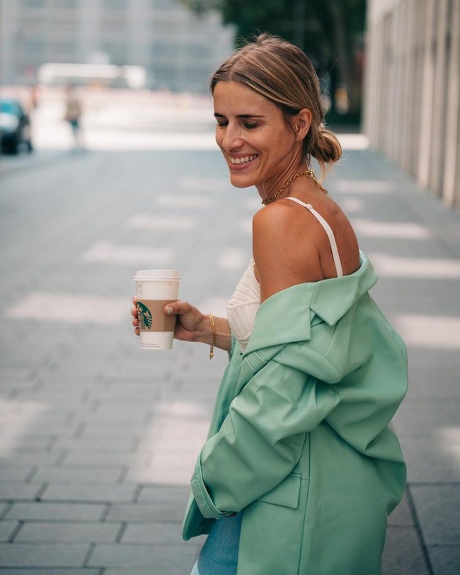 Adrienne sendiri beralih ke Tinder setelah putus dari pacarnya. Tapi belum dapat pengganti, ia sudah diblokir sebanyak dua kali. Tampaknya beberapa orang curiga bahwa Adrienne bukan sosok asli mengingat ia punya banyak follower di Instagram. Foto: Instagram Adrienne Koleszar