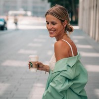 Adrienne sendiri beralih ke Tinder setelah putus dari pacarnya. Tapi belum dapat pengganti, ia sudah diblokir sebanyak dua kali. Tampaknya beberapa orang curiga bahwa Adrienne bukan sosok asli mengingat ia punya banyak follower di Instagram. Foto: Instagram Adrienne Koleszar