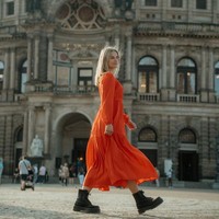 Di Instagram, Adrienne sendiri bisa dibilang cukup terkenal. Ia pun sering membagikan foto seksi kepada lebih dari 500 ribu follower. Sayangnya karena postingan-postingan tersebut, wanita 38 tahun ini dikeluarkan sebagai petugas di Dresden. Foto: Instagram Adrienne Koleszar