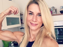 8 Potret Polwan Tercantik Jerman yang Diblokir Tinder karena Pesonanya