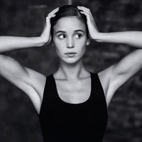 Seperti dilansir People, Alba Baptista sering terlibat dalam aksi sosial. Pada 2018, ia diketahui banyak menghabiskan waktu membantu panti asuhan di Kamboja untuk fokus pada edukasi anak-anak di sana. Foto: Instagram/@alba.baptista