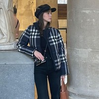 Wanita yang lahir di Lisbon, Portugal, ini menguasai banyak bahasa. Selain Inggris dan bahasa ibu, Portugal, dia juga diketahui bisa berbahasa Spanyol, Prancis dan Jerman. Foto: Instagram/@alba.baptista