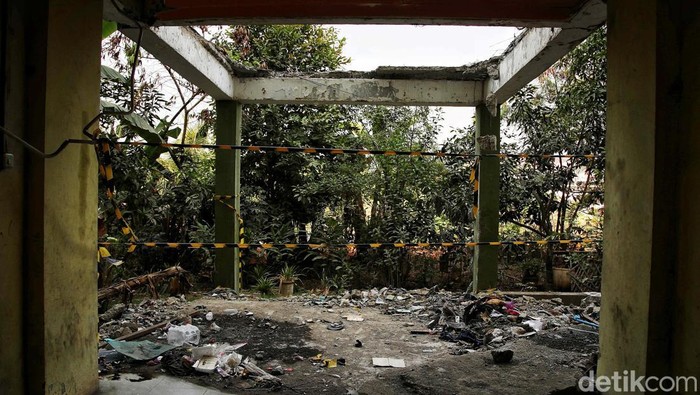 Dinas Perumahan Rakyat dan Kawasan Permukiman (PRKP) DKI Jakarta merelokasi warga Rusun Marunda di Blok C1 sampai C5 ke Rusun Nagrak, Senin (11/9/2023). Warga direlokasi karena atap beton Rusun Marunda ambruk.