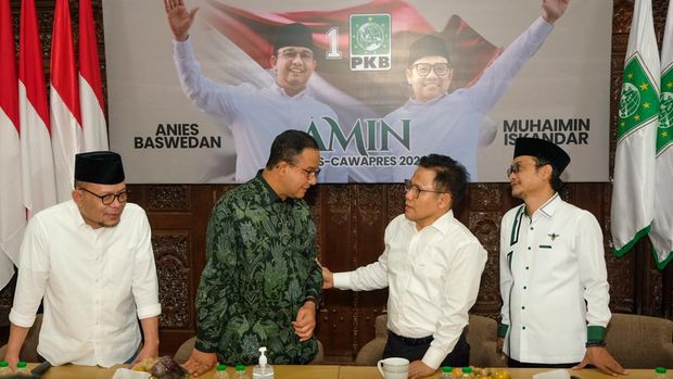 Bacapres Anies Baswedan tiba ke kantor DPP PKB, Jakarta. Ia disambut Ketum PKB yang juga bacawapres, Muhaimin Iskandar (Cak Imin), Senin (11/9/2023). (detikcom Andika Prasetia)