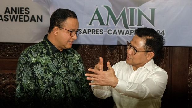 Bacapres Anies Baswedan tiba ke kantor DPP PKB, Jakarta. Ia disambut Ketum PKB yang juga bacawapres, Muhaimin Iskandar (Cak Imin), Senin (11/9/2023). (detikcom/Andika Prasetia)
