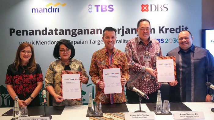 PT Bank Mandiri Tbk (BMRI) dan PT Bank DBS Indonesia menyalurkan kredit senilai US$ 33 juta atau setara Rp 507,2 miliar (Asumsi kurs Rp 15.330 per US$) untuk PT TBS Energi Utama Tbk (TOBA).