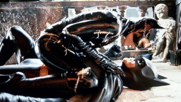Cuplikan adegan di film Batman Returns (1992).